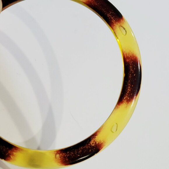 Two Vintage Bangle Bracelets Faux Tortoise Shell Translucent Lucite - Picture 10 of 16
